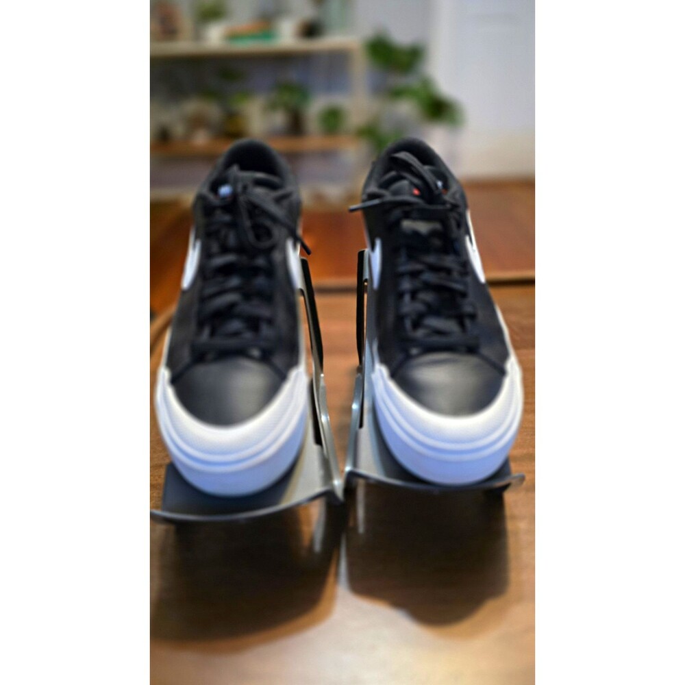 Nike Men’s Low Top Lace-Up Athletic Sneakers Black White Solid Rubber Sole